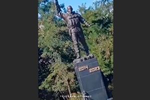 памятник в Луганске